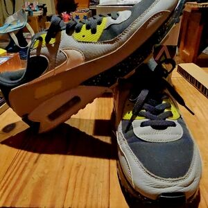 Nike Kids Sneakers in Gray and Yellow